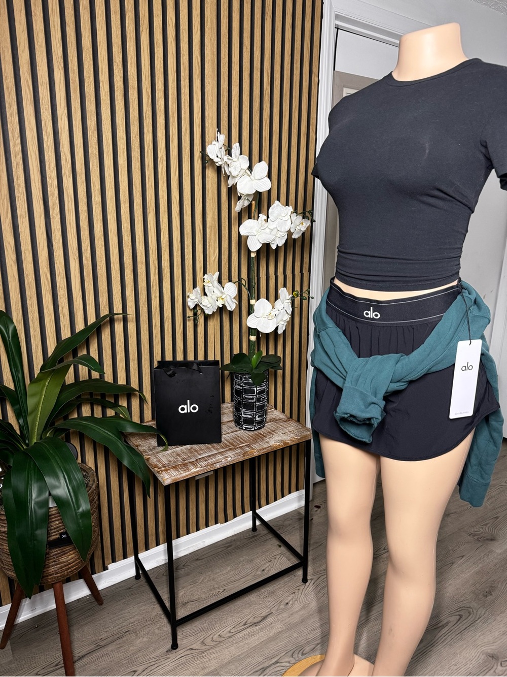 ALO Yoga Black Women's Skort with Teal Wrap Detail